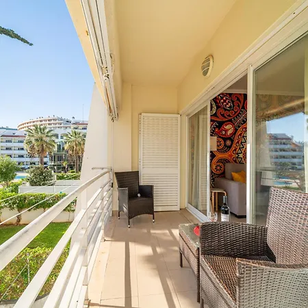 Blue Horizon By Hellovacations *